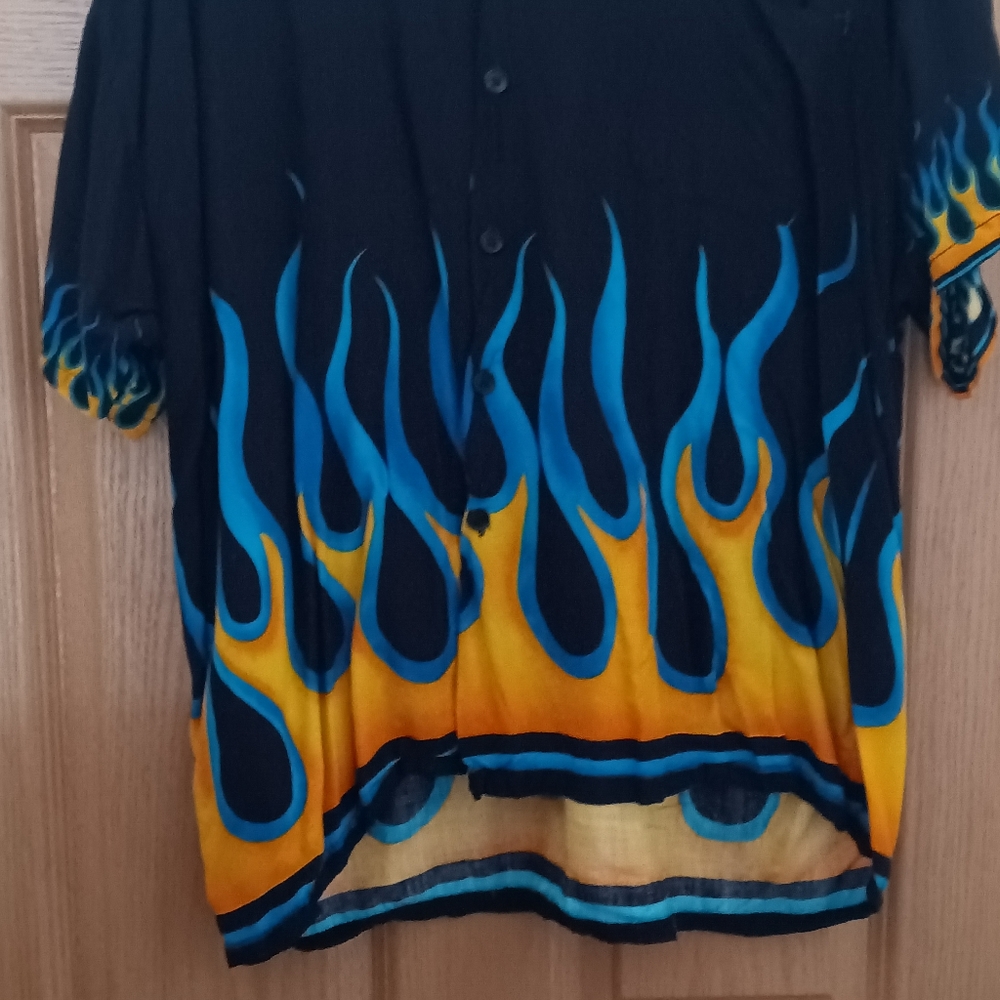 Hooters button down men's shirt 100% rayon size XXL pre-owned
